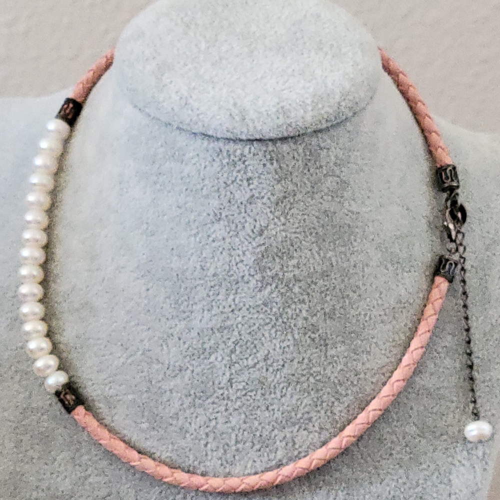 Elegant Pink and White Pearl Necklace - Picture 2 of 5